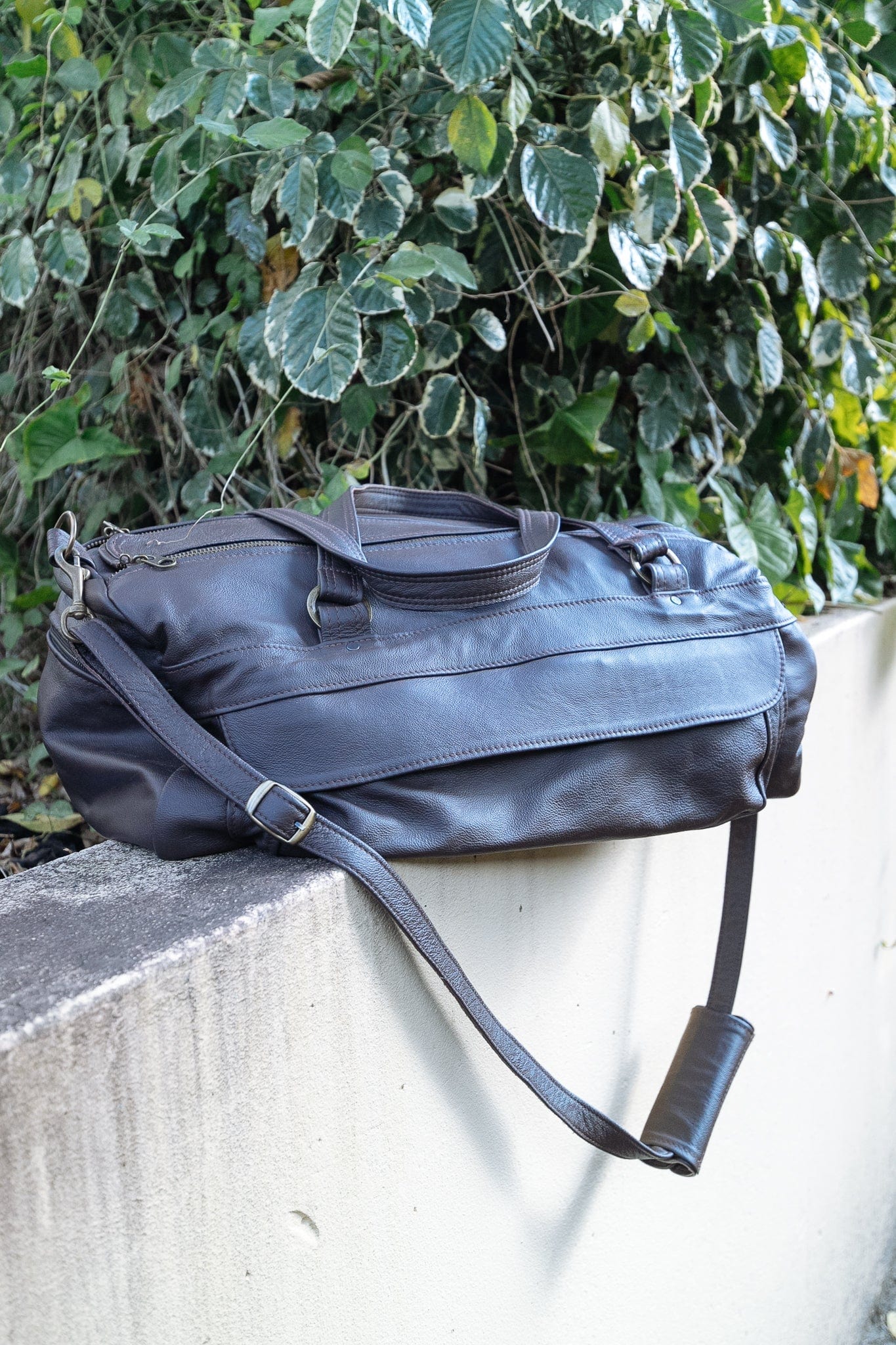 The Real McCaul Travel Bag Classic Overnight Travel Bag - Cowhide Australian Made Australian Owned Large Overnight Travel Duffel Bag Leather Made in Australia